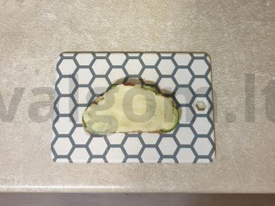 Brusketa su menkės ikrais ir agurku Žingsnis 5