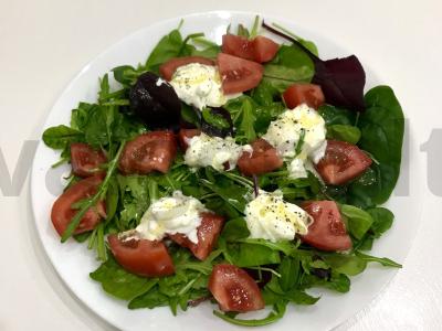 Salotas su straciatella ir medumi pagrindine nuotrauka