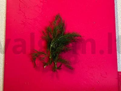 Auksinė bulvė su svogūnais ir šviežiu krapu kokosų aliejuje Žingsnis 4