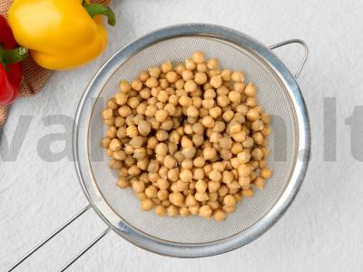 Hummusas „Leva“ su daržovių pjaustiniu Žingsnis 1