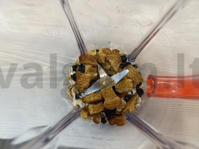 Uogų kokteilis su sausainiais Žingsnis 3