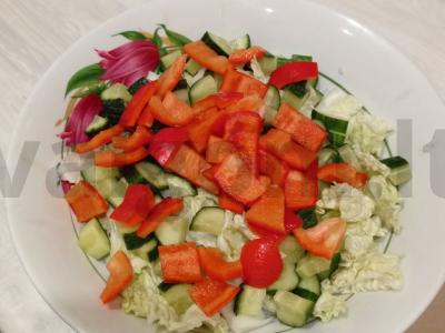 Daržovių salotas su mocarela augaliniame aliejuje Žingsnis 3