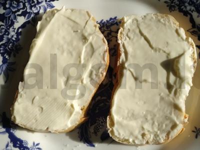 Sumuštinis su lydytu sūriu ir grilio silkėmis Žingsnis 1