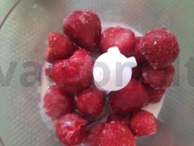 Braškės keksiukai „Vegetariški“ Žingsnis 1