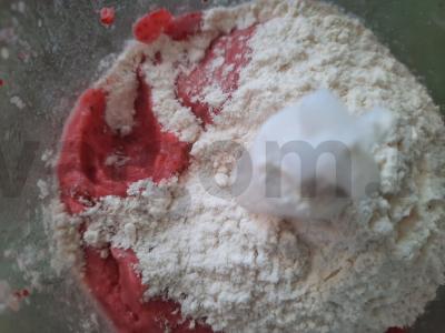 Braškės keksiukai „Vegetariški“ Žingsnis 2