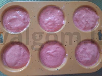 Braškės keksiukai „Vegetariški“ Žingsnis 3