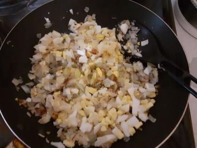 Namų pyragai su svogūnais ir kiaušiniais Žingsnis 2