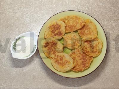 Blynai su moliūgu ir obuoliu pagrindine nuotrauka