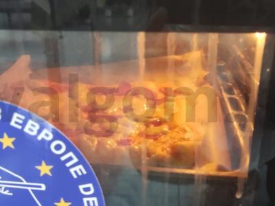 Pica iš sluoksniuoto tešlos su dešra ir sūriu Žingsnis 5