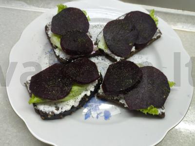 Sumuštiniai su burokėliais ir rikota pagrindine nuotrauka