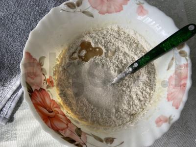 Blynai ant išrūginto pieno ir sausų mielių Žingsnis 4