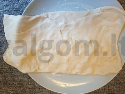 Sluoksniuotos bandelės su sūriu, dešra ir krapais Žingsnis 1