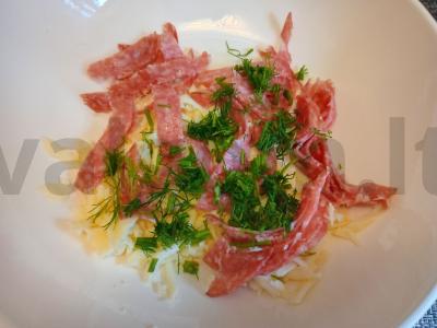 Sluoksniuotos bandelės su sūriu, dešra ir krapais Žingsnis 3