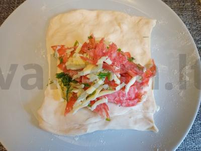 Sluoksniuotos bandelės su sūriu, dešra ir krapais Žingsnis 4