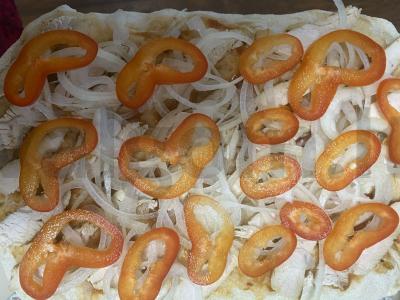 Pica ant romėniško tešlos su vištienos filė ir salsos padažu Žingsnis 6