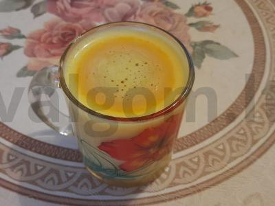 Pieninis gėrimas su ciberžole pagrindine nuotrauka