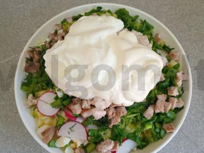 Okroška su šonine, ridikėliais ir žolelėmis ant duonos kvašo Žingsnis 8