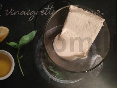 Varškės apkepas su razinomis mikrobangų krosnelėje Žingsnis 1