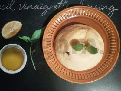 Varškės apkepas su razinomis mikrobangų krosnelėje pagrindine nuotrauka