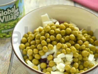 Olivje su šviežiais agurkais be bulvių Žingsnis 4