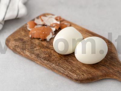 Obuolių salotas su kiaušiniais, sūriu ir svogūnais Žingsnis 1