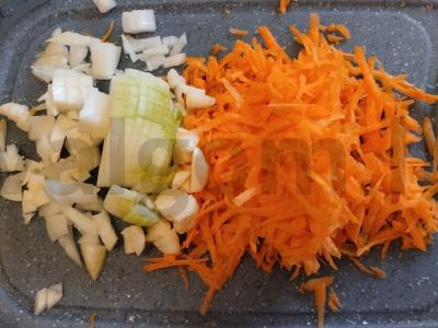 Mėsos faršas su pomidorų pasta, raudonu vynu ir baziliku Žingsnis 2