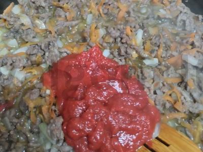 Mėsos faršas su pomidorų pasta, raudonu vynu ir baziliku Žingsnis 4