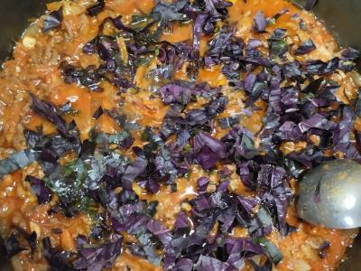 Mėsos faršas su pomidorų pasta, raudonu vynu ir baziliku Žingsnis 6