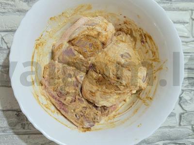 Namų vištiena su majonezu ir rūkytomis paprikomis keptuvėje Žingsnis 3