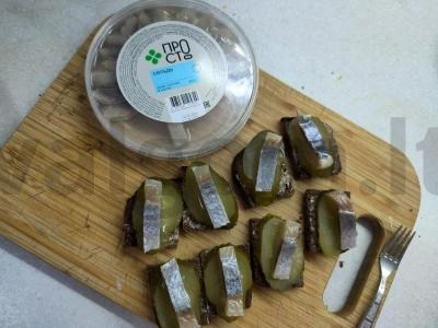 Sumuštinis su marinuotais agurkais ir silke Žingsnis 3