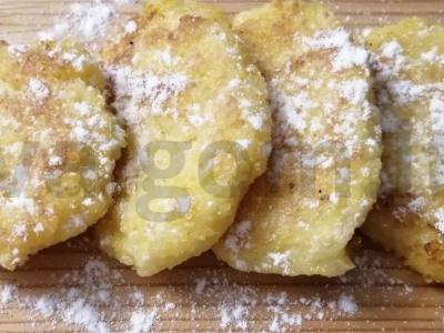 Saldžios kukurūzų kotletai pagrindine nuotrauka