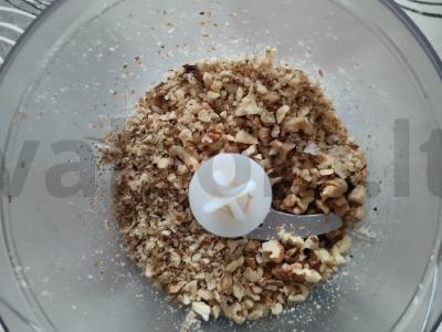 Riešutų tortas iš sausainių su grietinėlėmis ir kondensuotu pienu Žingsnis 2