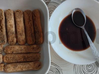 Riešutų tortas iš sausainių su grietinėlėmis ir kondensuotu pienu Žingsnis 4