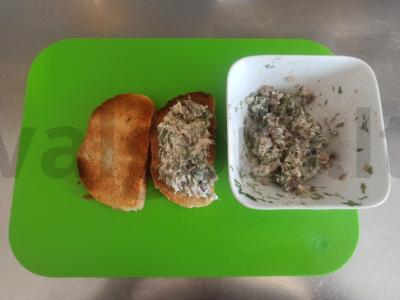 Skrebučiai su grietinėlės ir silkių užtepėle pusryčiams Žingsnis 5