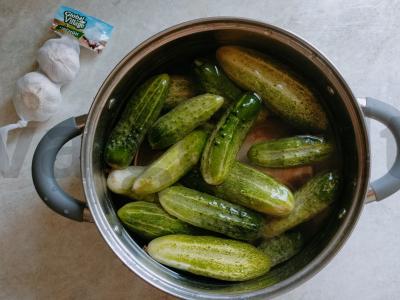Traškūs greitai paruošiami sūdyti agurkai Žingsnis 1