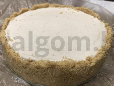 Sūrio pyragas su bananais ir varške be kepimo pagrindine nuotrauka