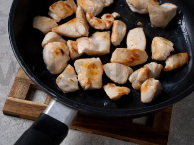 Vištiena su pievagrybiais grietinėje Žingsnis 3