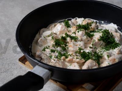 Vištiena su pievagrybiais grietinėje Žingsnis 8