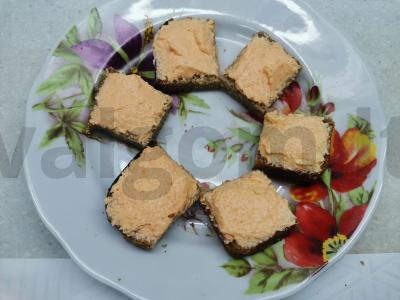 Mini sumuštiniai su ikrais ir agurku Žingsnis 1