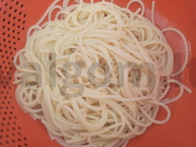 Spagečiai su varškės-grietinėlės padažu „Raudona uoga“ Žingsnis 5