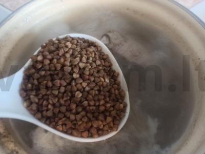 Aštrus grikių sriuba su pomidorų pasta Žingsnis 3