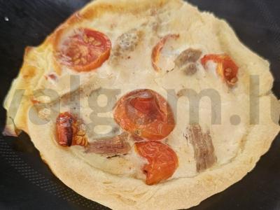 Mini kišas su mėsa ir pomidorais pagrindine nuotrauka