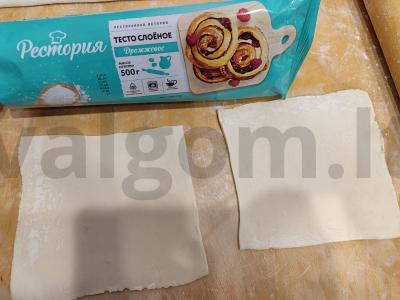 Trikampiai iš sluoksniuoto tešlos su persikų įdaru Žingsnis 3