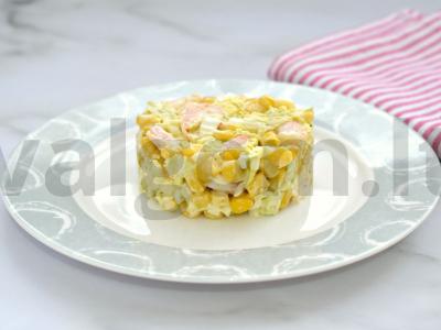 Greitas salotas su krevetėmis ir kopūstais pagrindine nuotrauka