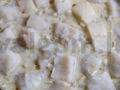 Menkių filė grietinės padaže su marinuotais agurkais Žingsnis 9