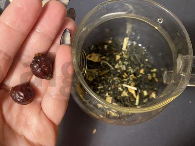 Ivano arbata su obuoliu ir erškėtuogėmis Žingsnis 3