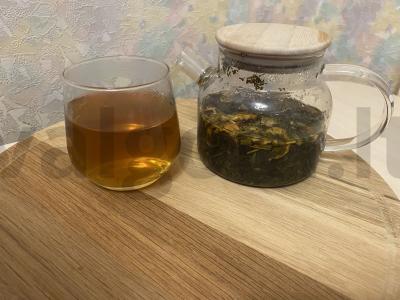 Ivano arbata su obuoliu ir erškėtuogėmis pagrindine nuotrauka