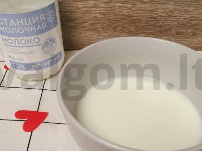 Pankekai su pienu be kiaušinių Žingsnis 1