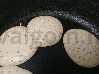 Pankekai su pienu be kiaušinių Žingsnis 7