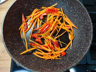 Kim bap su daržovėmis ir dešrelėmis Žingsnis 2